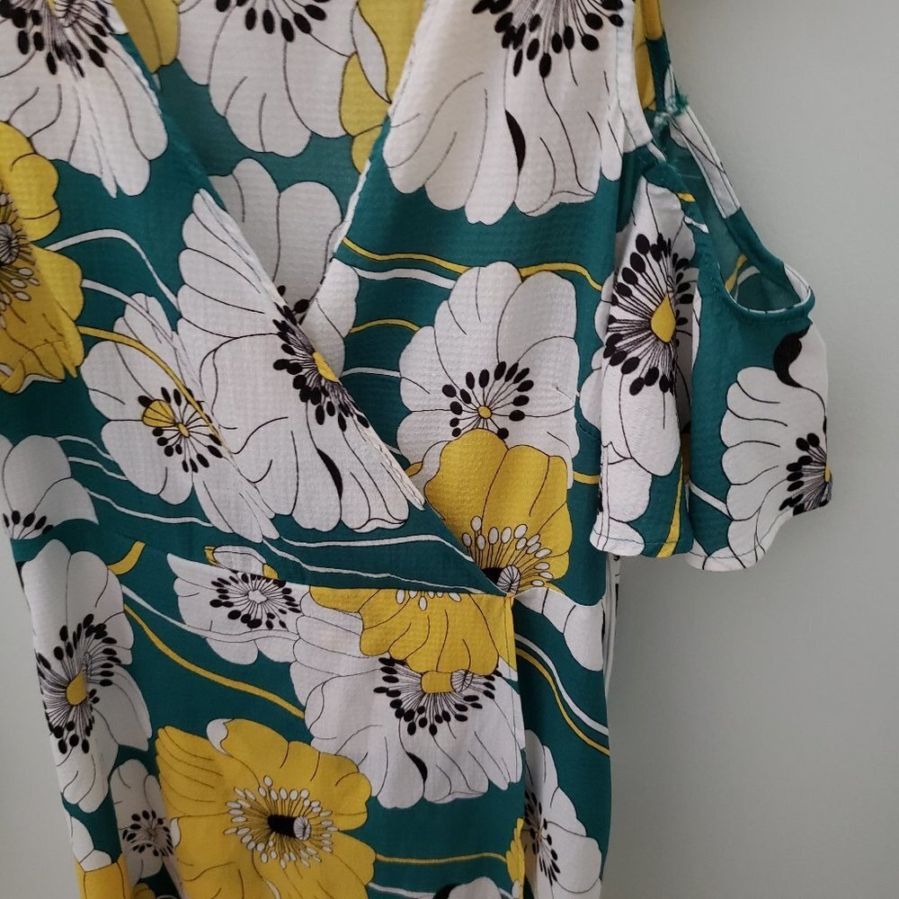 Vintage inspired flowy dress - Picture 3 of 6